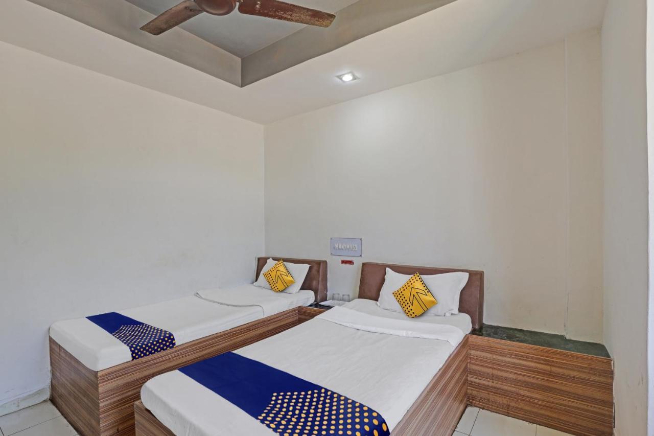 Oyo Flagship 80463 Hotel Mini Palace Vadodara Eksteriør billede