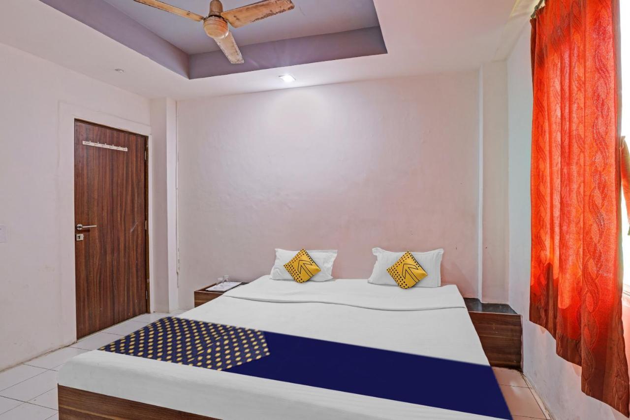 Oyo Flagship 80463 Hotel Mini Palace Vadodara Eksteriør billede