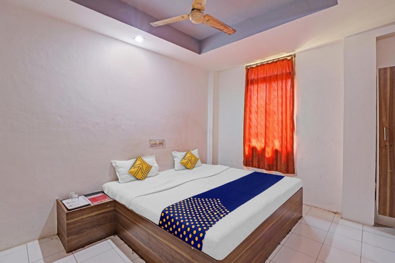 Oyo Flagship 80463 Hotel Mini Palace Vadodara Eksteriør billede