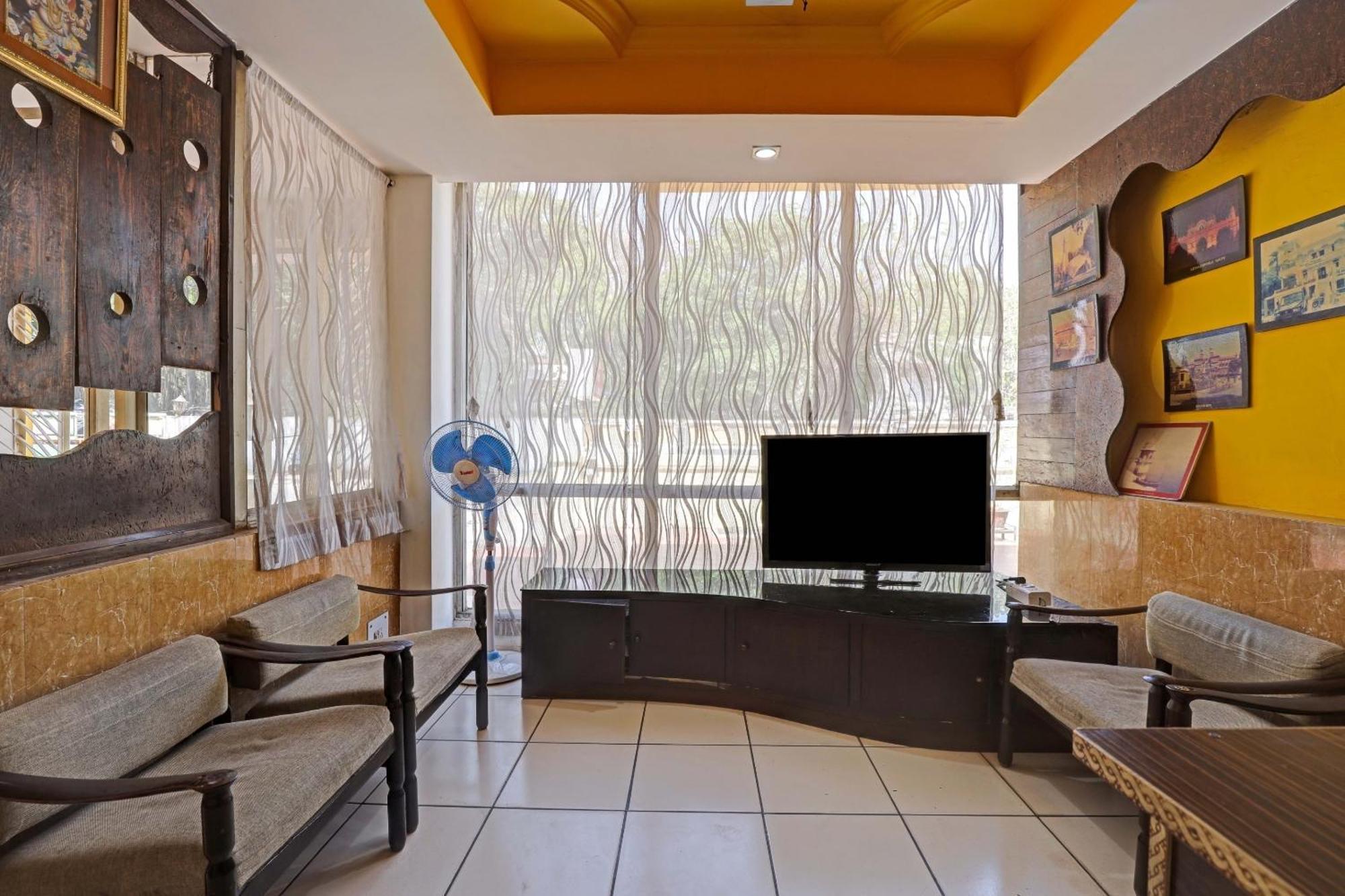 Oyo Flagship 80463 Hotel Mini Palace Vadodara Eksteriør billede