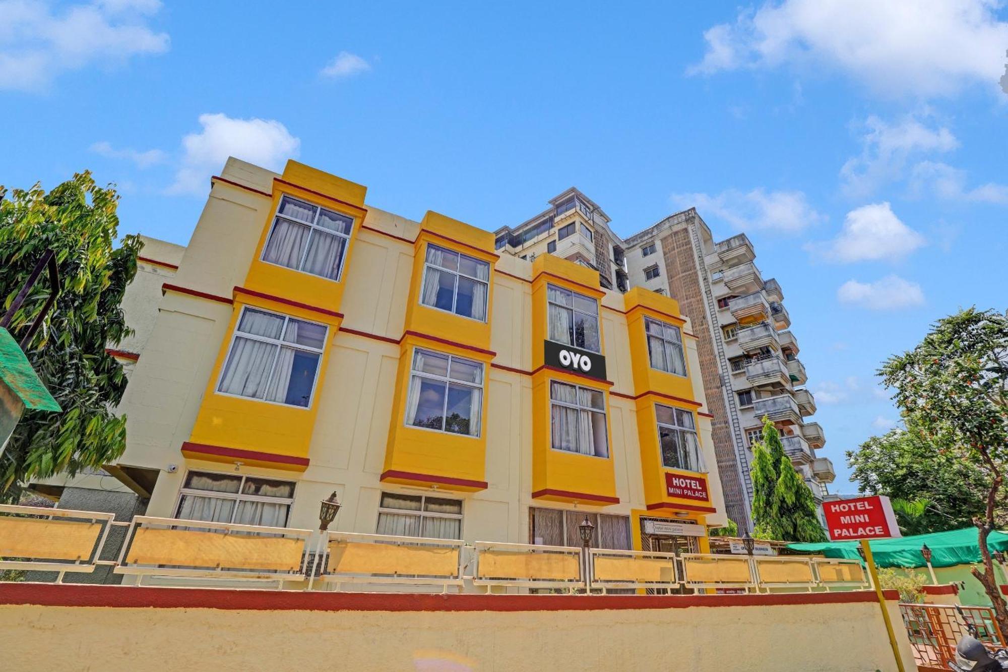 Oyo Flagship 80463 Hotel Mini Palace Vadodara Eksteriør billede