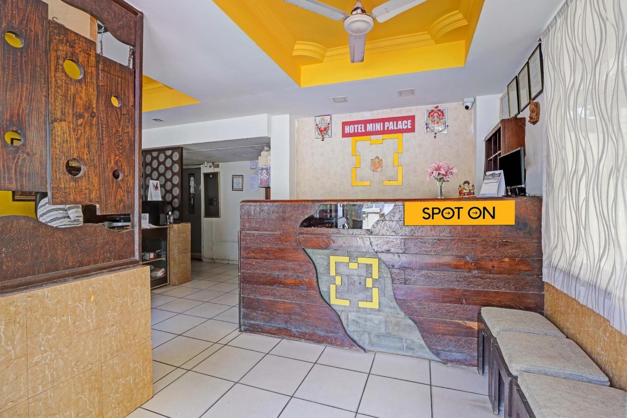 Oyo Flagship 80463 Hotel Mini Palace Vadodara Eksteriør billede