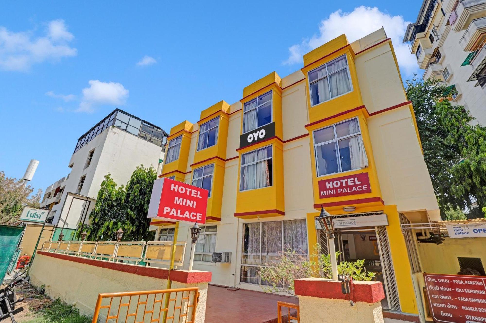 Oyo Flagship 80463 Hotel Mini Palace Vadodara Eksteriør billede